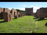 03969 ostia - regio i - insula v-vi - portico est e ovest di pio ix and loggias (i,v,2 - i,vi,1) - cardo maximus - blick ri sueden - 10-2014.jpg